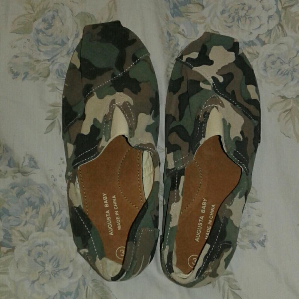 Brand new camo kids shoes. Size 3 and 12